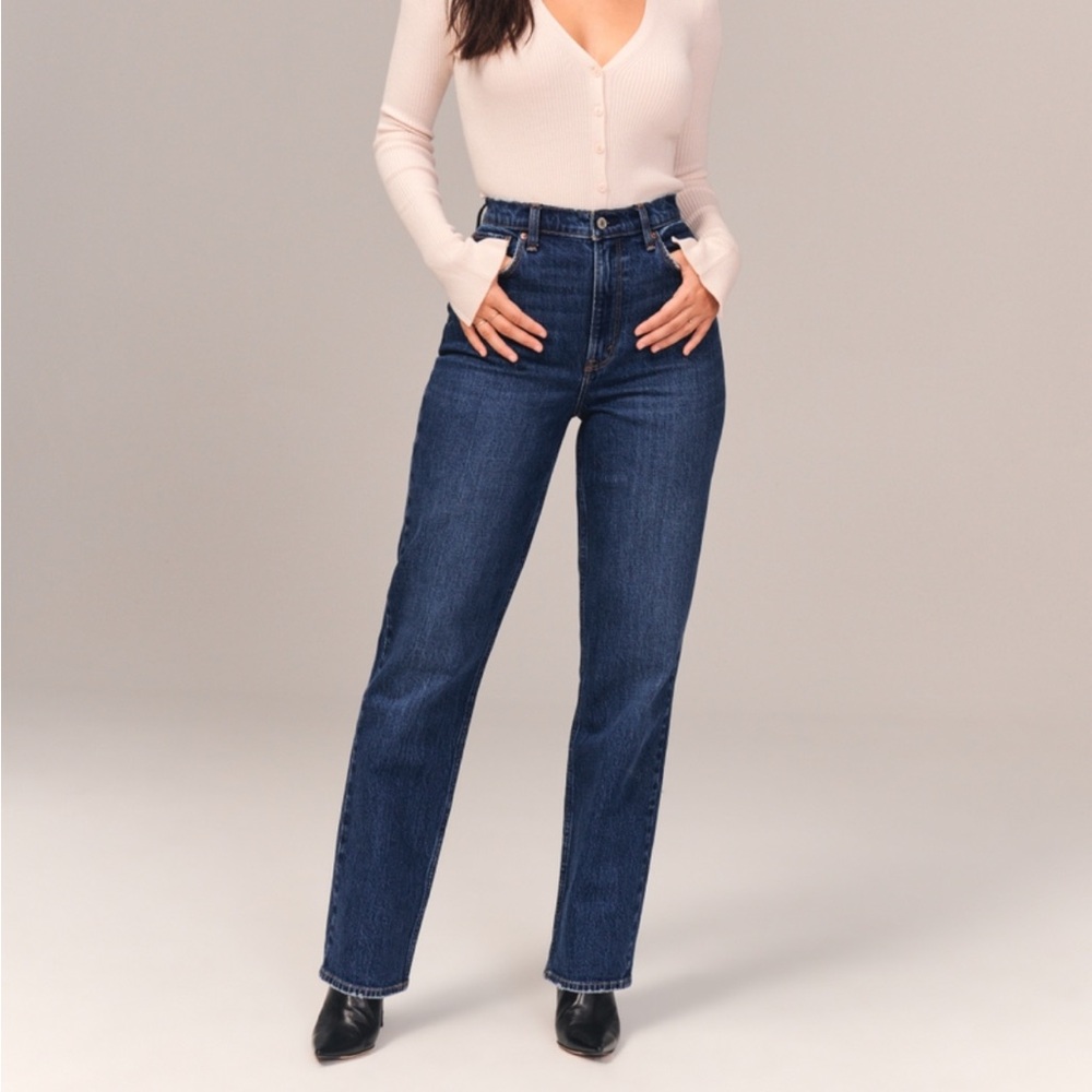 Abercrombie & Fitch Curve Love Ultra High Rise 90s Straight Jean in Dark Size 10